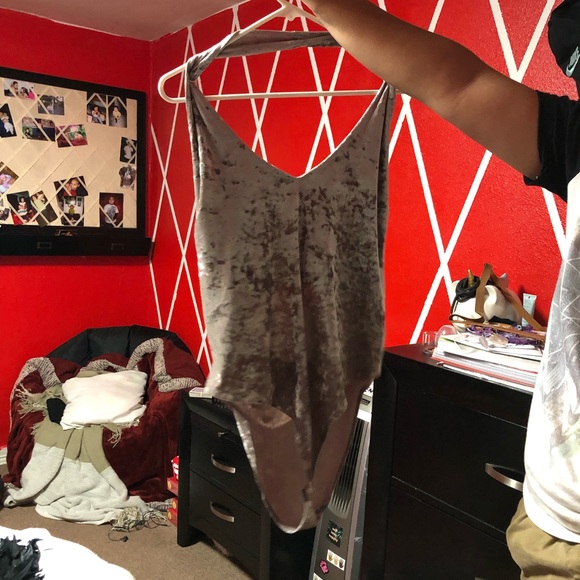 One piece - Picture 1 of 2